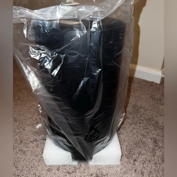 NIB Automatic Dog or Cat Feeder - Picture 3 of 10